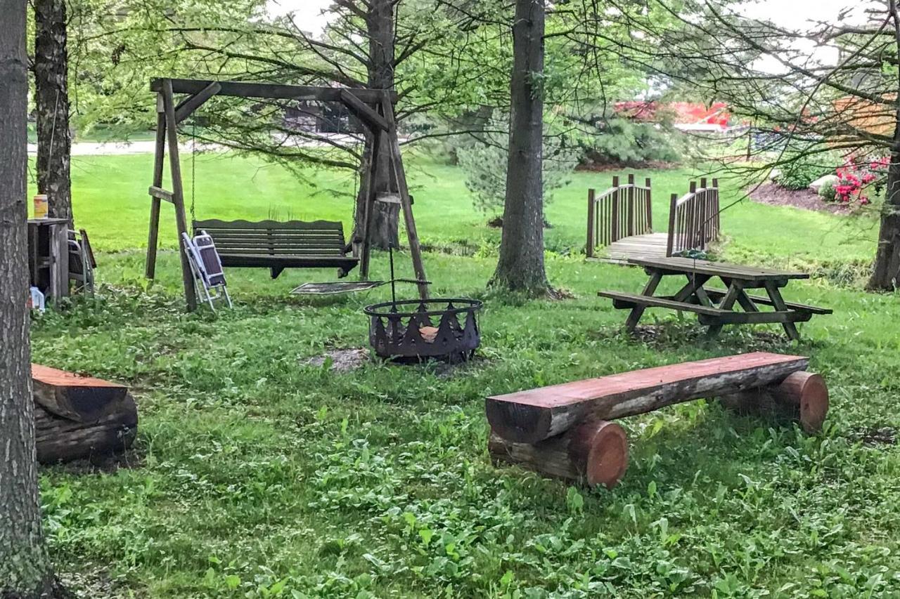 Honey House Cabin - A Quiet Countryside Retreat! Nappanee Екстериор снимка