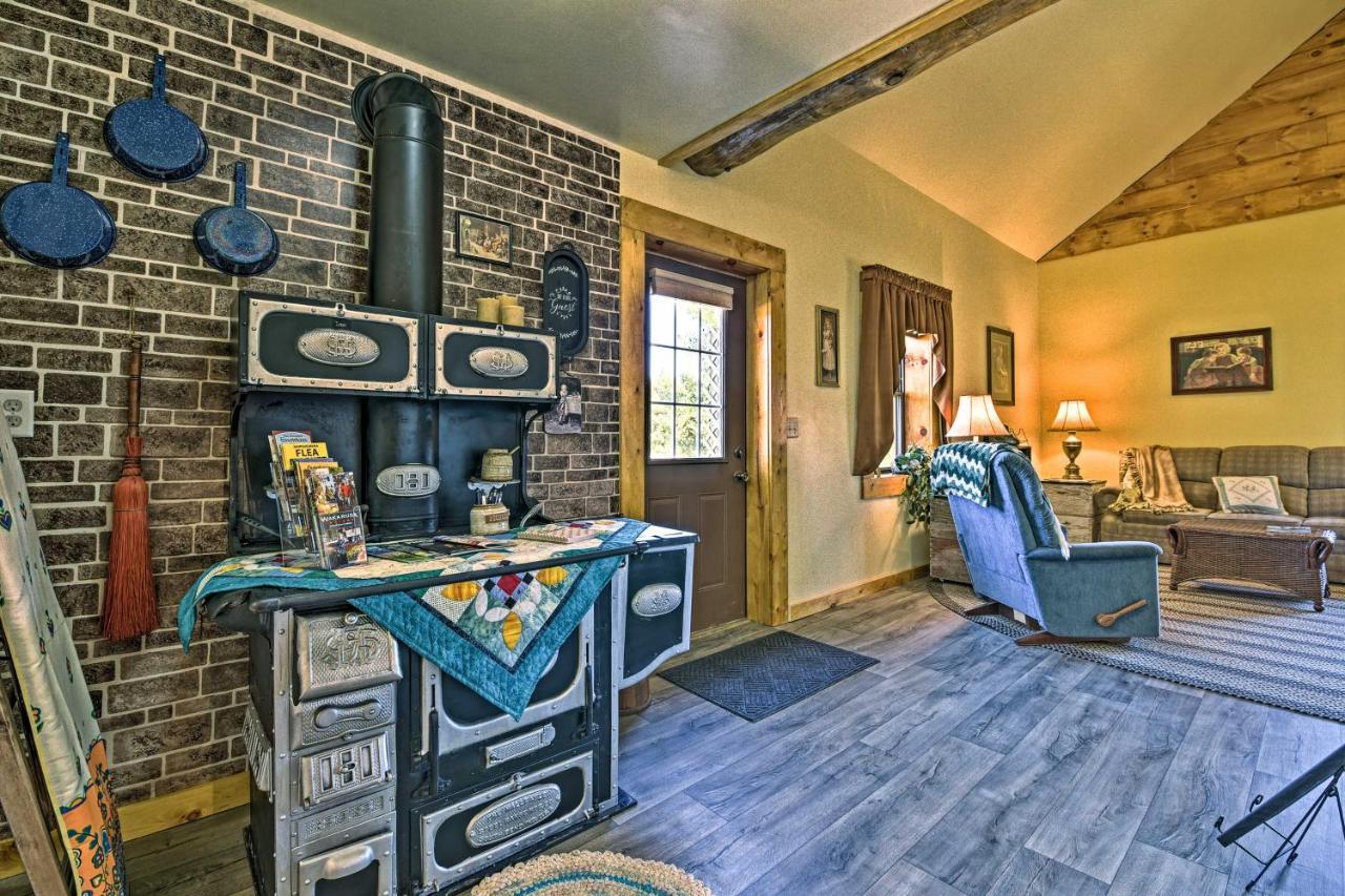 Honey House Cabin - A Quiet Countryside Retreat! Nappanee Екстериор снимка