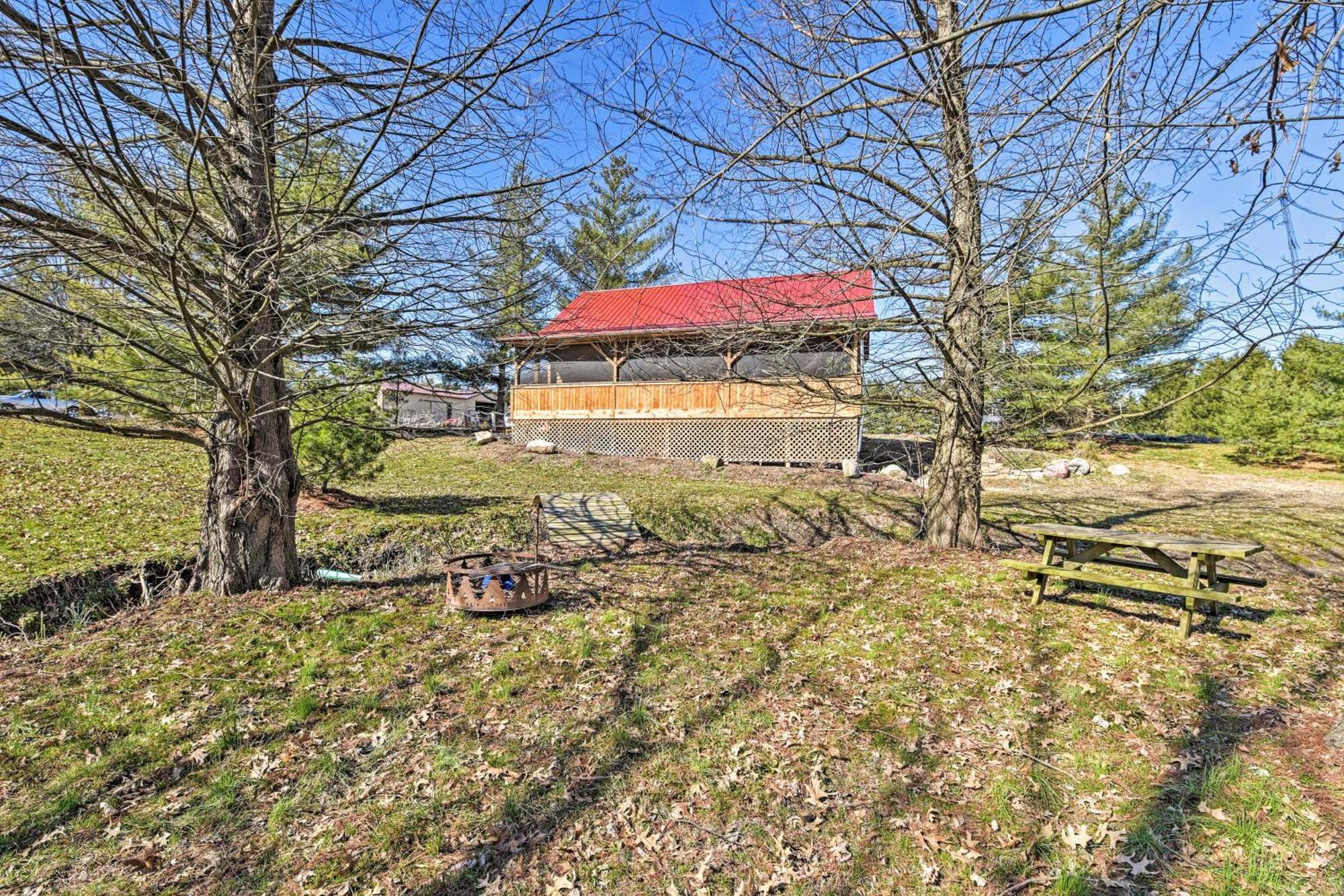 Honey House Cabin - A Quiet Countryside Retreat! Nappanee Екстериор снимка