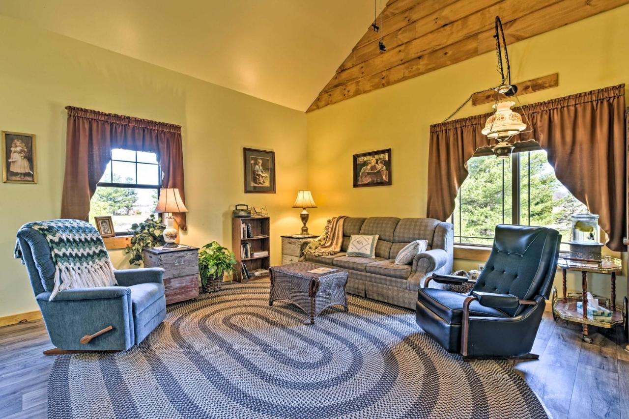 Honey House Cabin - A Quiet Countryside Retreat! Nappanee Екстериор снимка