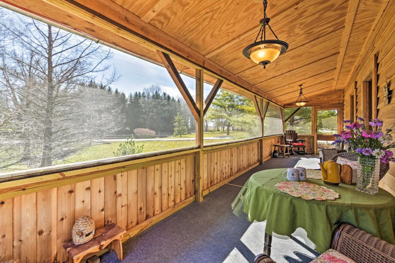 Honey House Cabin - A Quiet Countryside Retreat! Nappanee Екстериор снимка