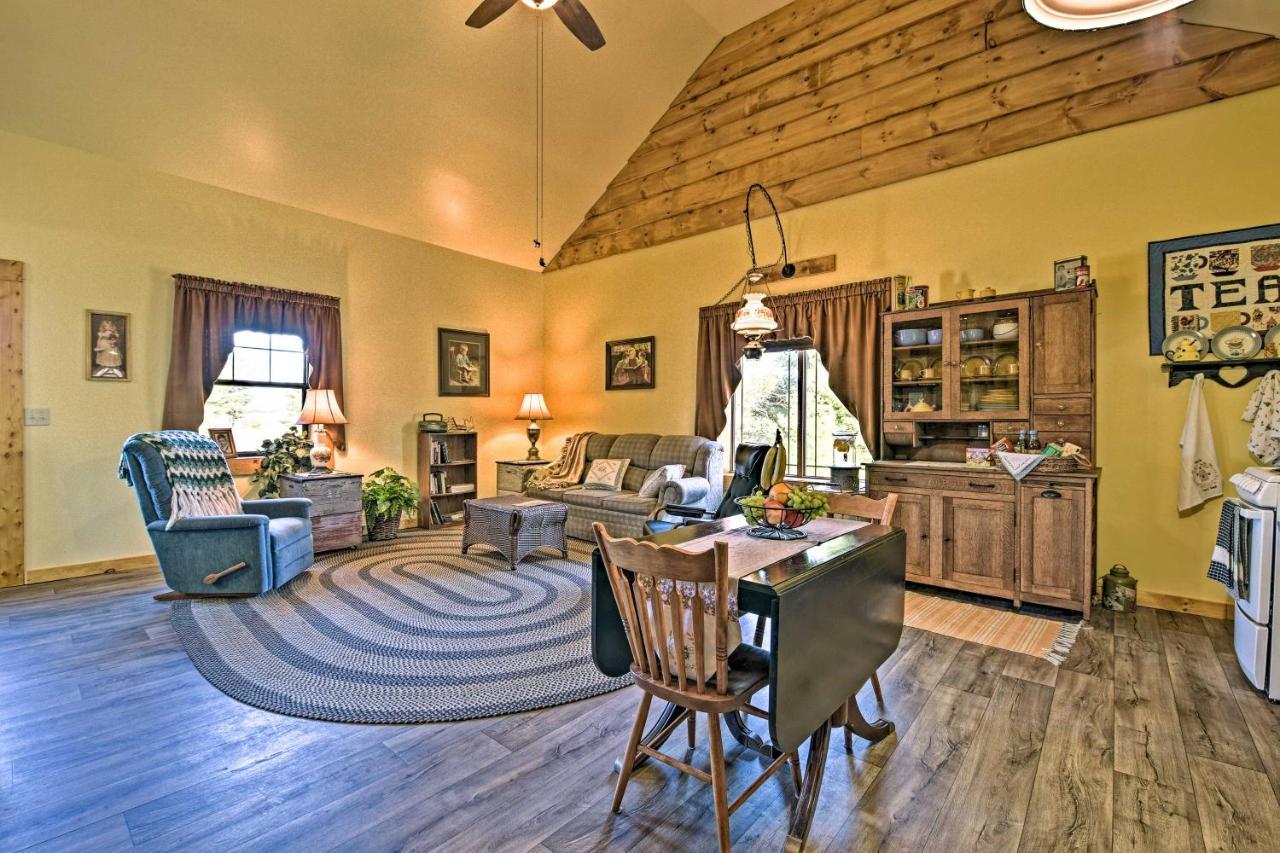 Honey House Cabin - A Quiet Countryside Retreat! Nappanee Екстериор снимка